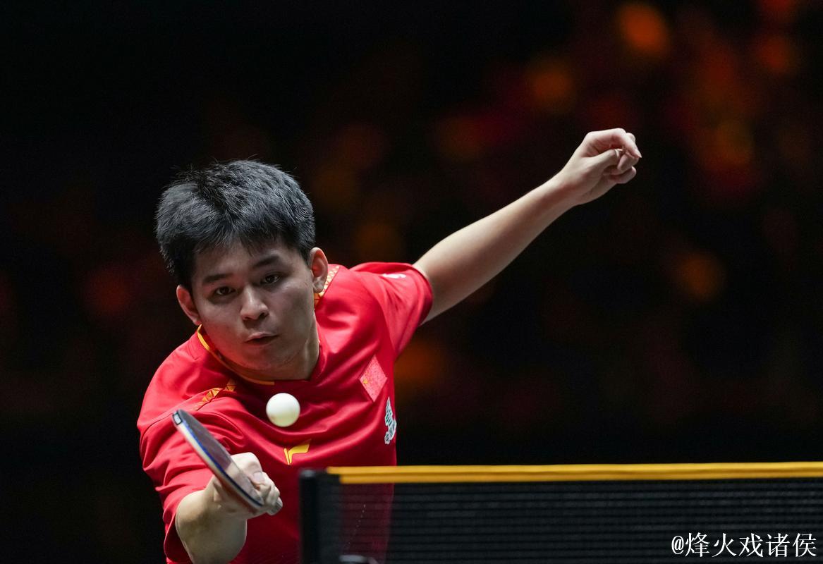 WTT多哈冠军赛｜“国乒内战”艰难战胜梁靖崑，林诗栋带伤挺进男单四强