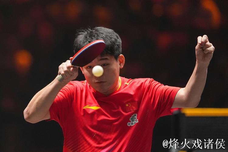 WTT多哈冠军赛｜“国乒内战”艰难战胜梁靖崑，林诗栋带伤挺进男单四强